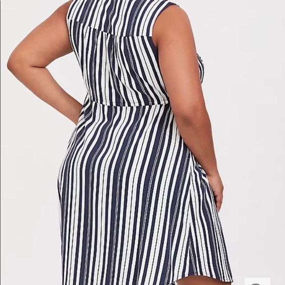 Torrid size 2 Sleeveless Navy & White Striped Challis Dress with Pockets - Picture 2 of 7